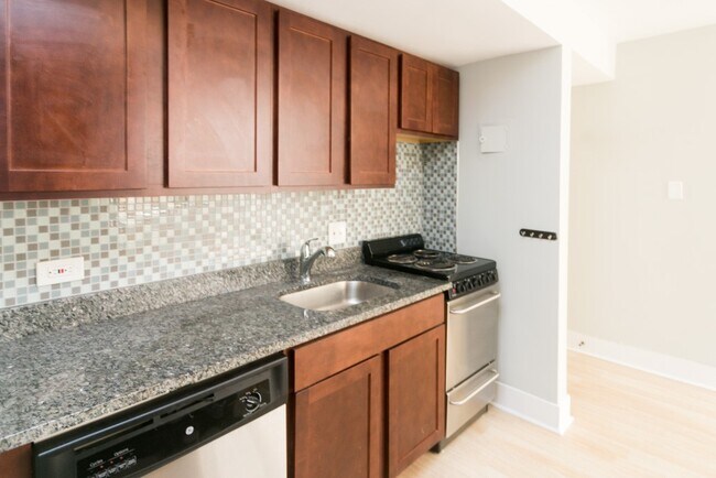 Photo - 450 W Wellington Ave Unit E2