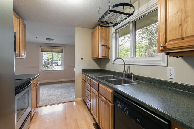 3406 Avon Ct