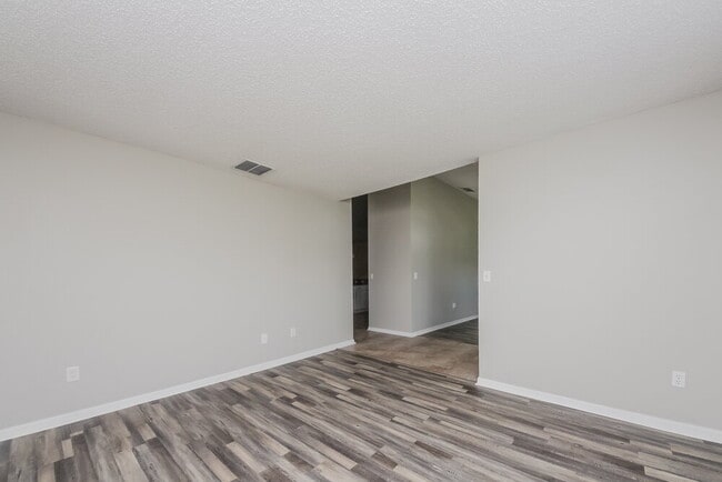 Photo - 46 Dorset Dr