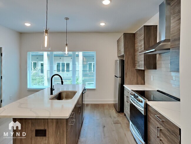 Photo - 1447 Walker Pl SE