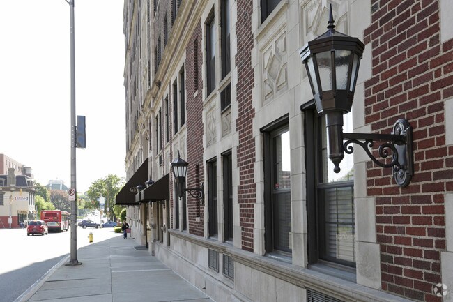 Fairfax - Fairfax Apartments