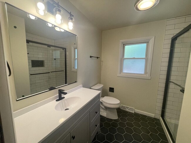 Photo - 701 S Eastside Dr