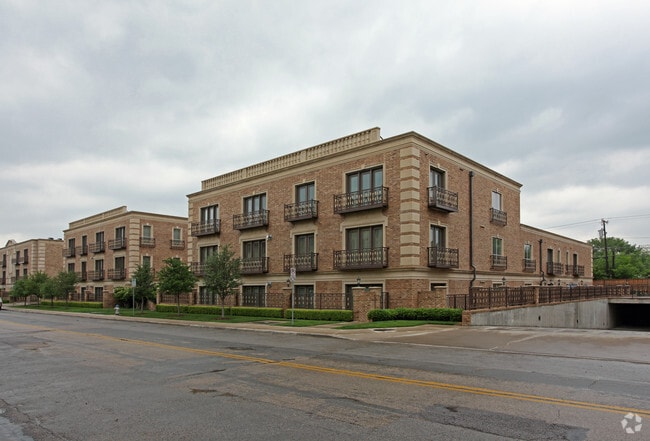 Building Photo - Park Hollow Luxury Residences Rental