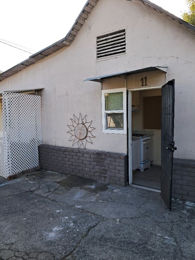 Building Photo - 818 E Rte 66 Unit 11