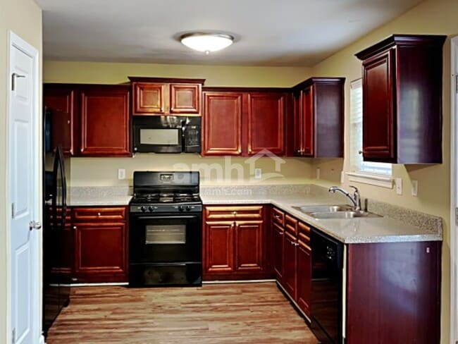 Photo - 333 Hidden Creek Ln