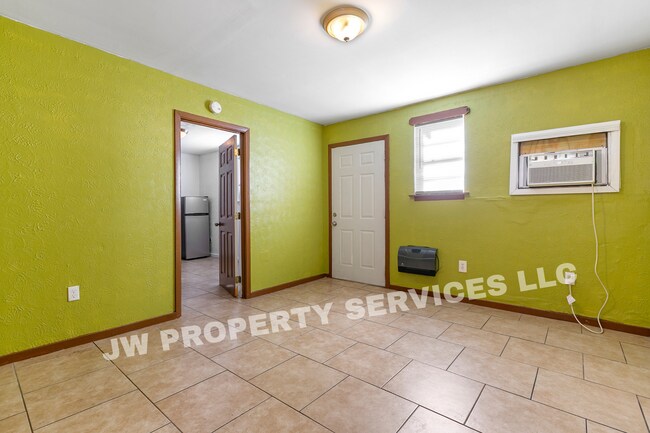 2633 Governor Nicholls St Unit A