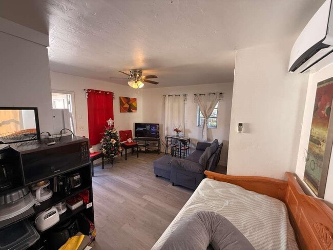 Photo - 126 SE 10th St