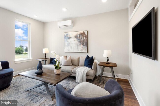 Photo - 1924 N Front St Unit 306