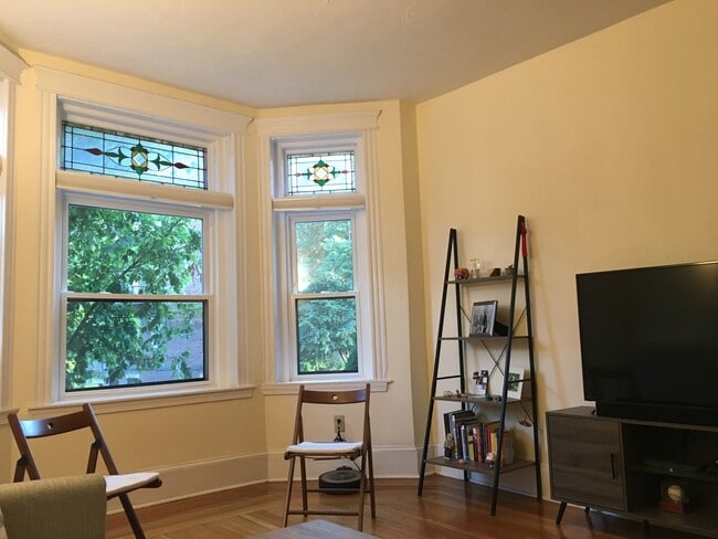 Photo - 137 Peterborough St Unit 2