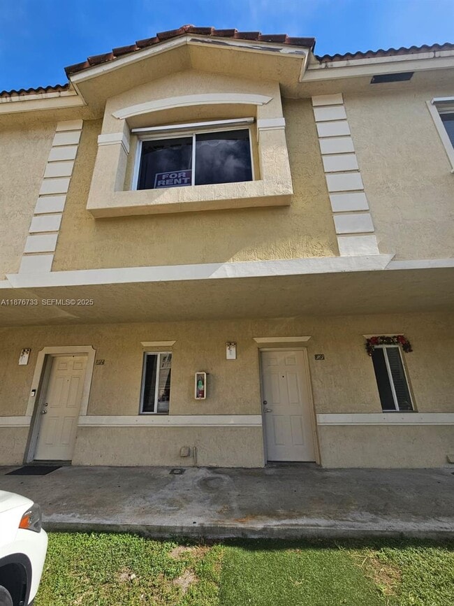 Building Photo - 7995 NW 8th St Unit 103