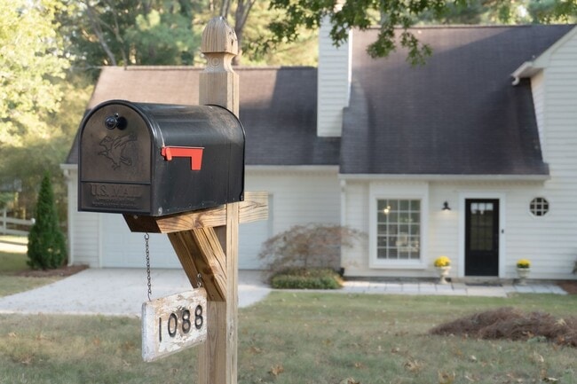 Photo - 1088 Colony Dr