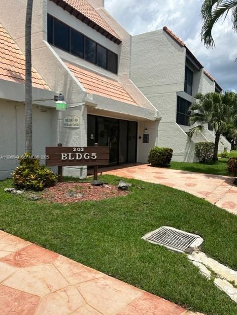 Photo - 303 Racquet Club Rd Unidad 106