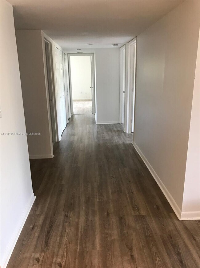 Building Photo - 8811 SW 132nd Pl Unit 401CW Rental