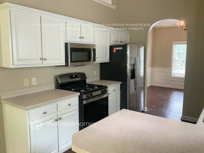 Photo - 3670 McGuire Close NW