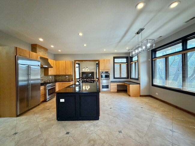 Photo - 1S701 Eisenhower Rd