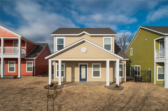 Building Photo - 1690 N Izard Ln