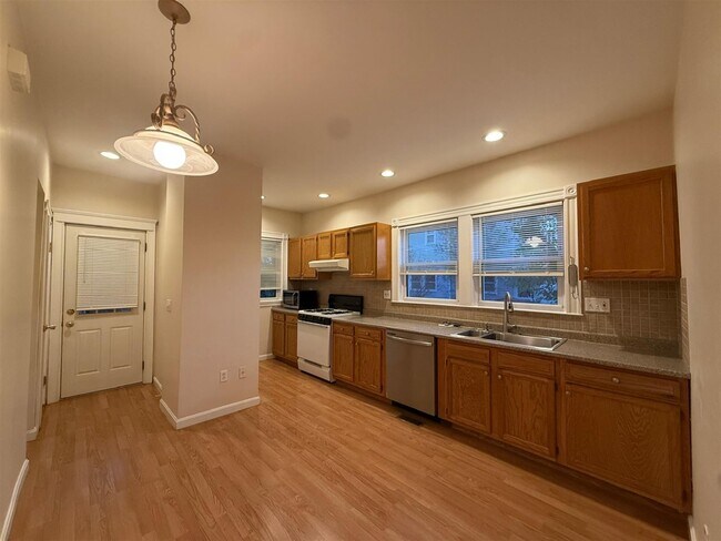 Photo - 110 W Quincy St Unit #1