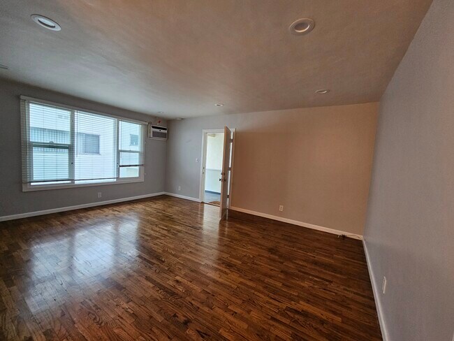 Photo - 1473 Rexford Dr