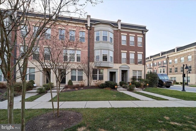 Building Photo - 852 Regents Square Rental