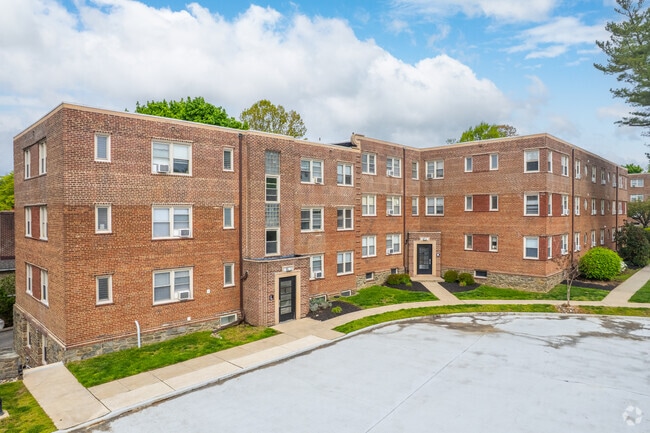 Building Photo - Montgomery Court