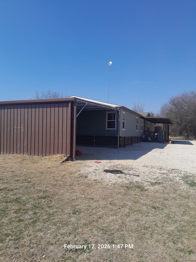 Photo - 404 W Old Axtell Rd