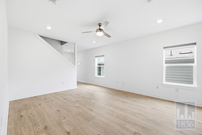 Photo - 10925 Tildon Ave