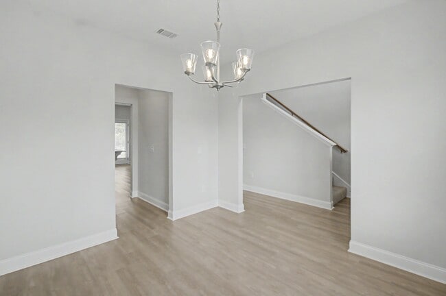 Photo - 173 Mcclelland Lp NE