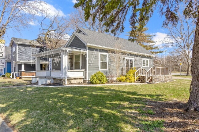 Photo - 1701 Barth Ave