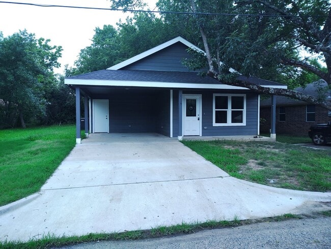 Photo - 1115 Charlie's Dr House
