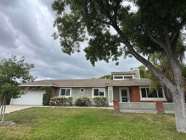 Building Photo - 417 E Miramar Ave