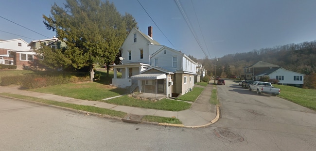 Building Photo - 2 Bed + Bonus Room in Penn Trafford School District