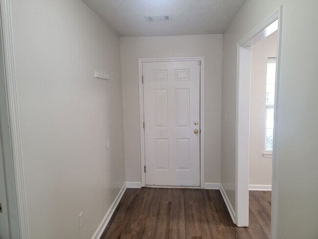 Photo - 1406 Anna Way