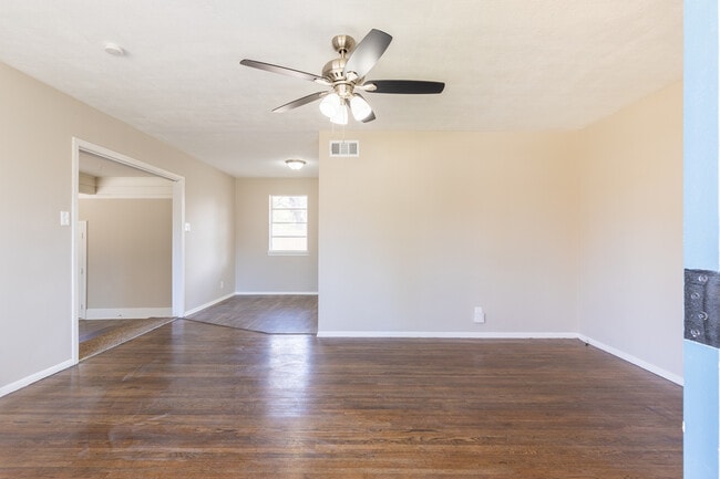 Photo - 5442 Loch Lomond Rd