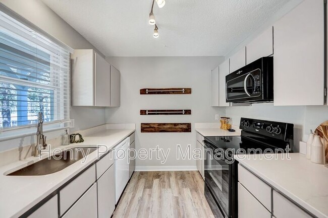 150 Carmichael Ct