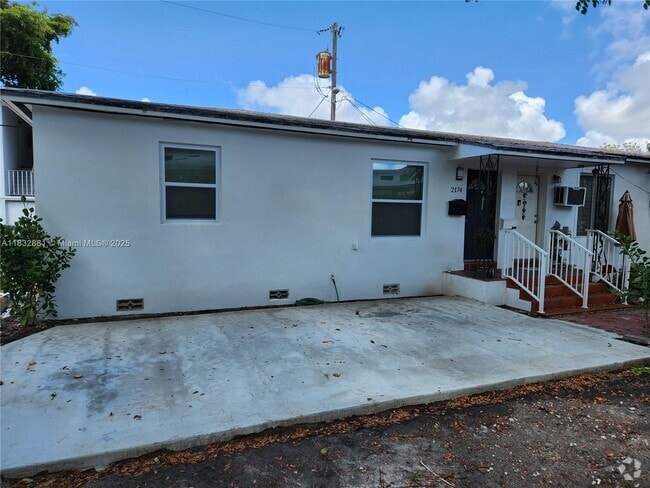 Building Photo - 2174 SW 26th St Unit 2174 Rental
