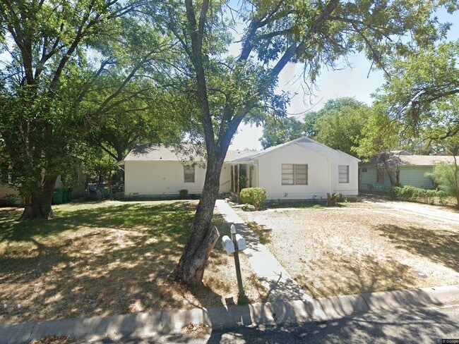 Building Photo - 107 E Comay Cir