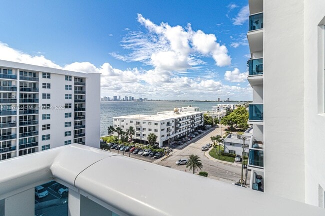 Building Photo - 7501 E Treasure Dr Unit 8T