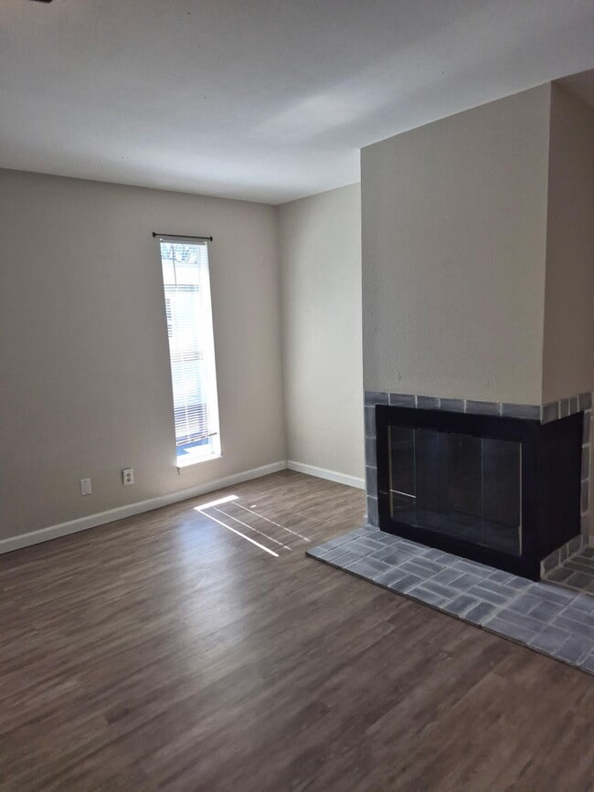 Photo - 7495 Prairie Rd NE