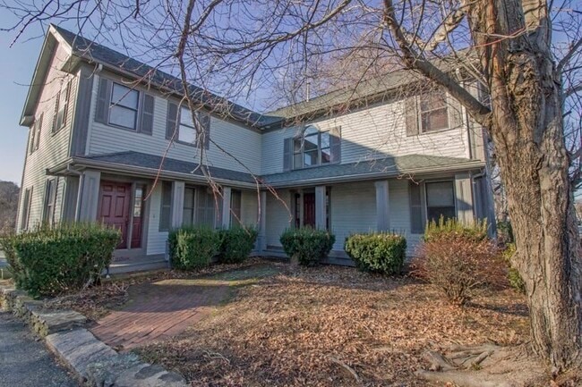 Building Photo - 581 Washington St