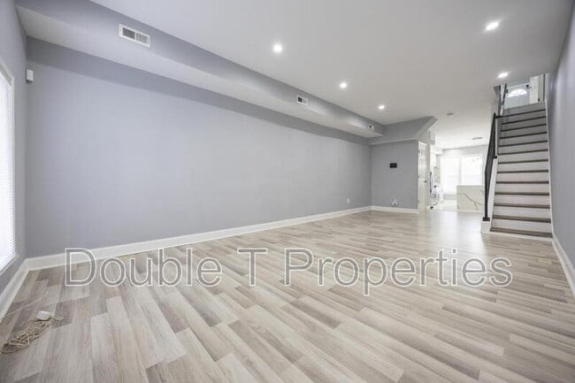 Photo - 10 N Ellwood Ave