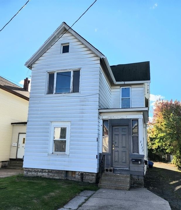 Building Photo - 1117 E 9th St Unit 2