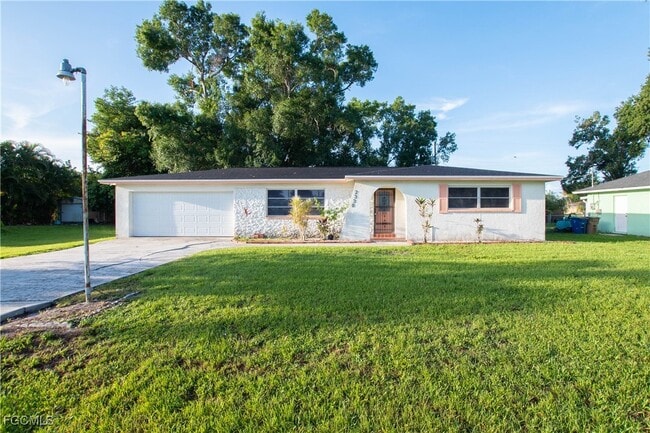 Building Photo - 2330 Caladium Rd Rental