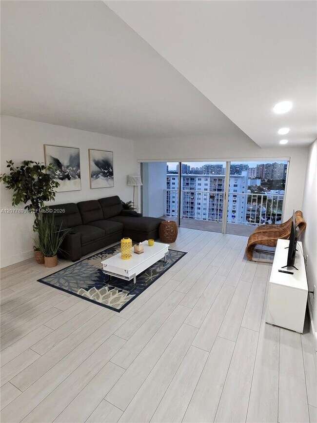 Photo - 500 Bayview Dr Unit 1723