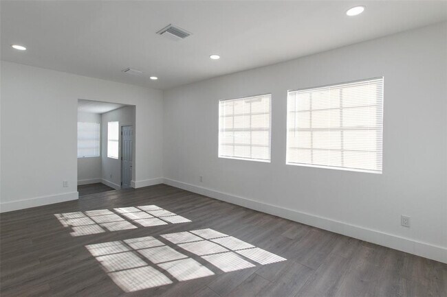 Photo - 2921 NW 25th St