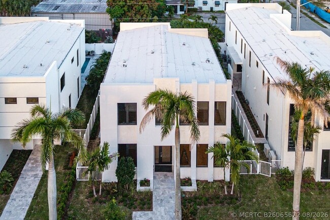 Photo - 731 SE 4th Ave