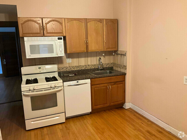 Building Photo - 2325 W Iowa St Rental