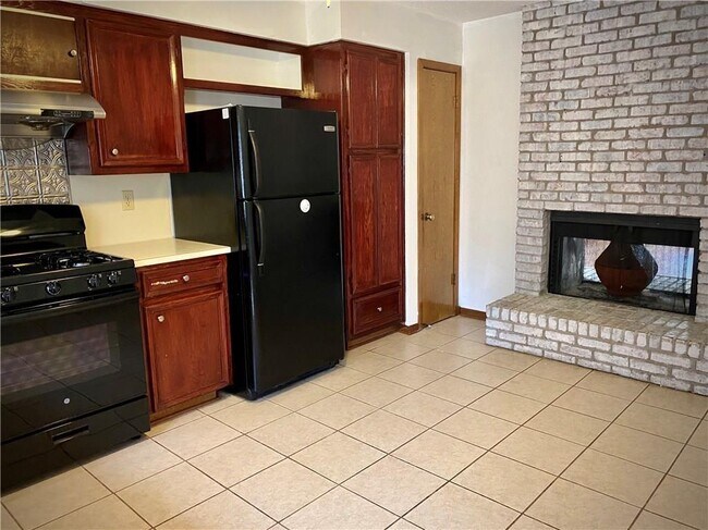 Photo - 6902 Thorncliffe Dr