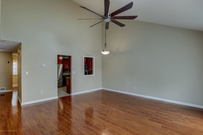 Photo - 92 Tulip Ln