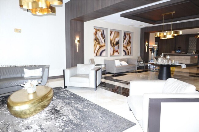 Photo - 20515 E Country Club Dr Unidad 1147