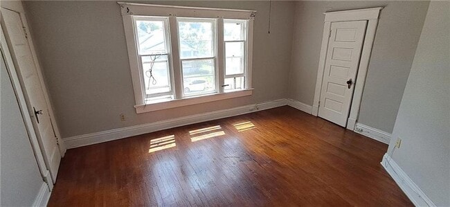 Photo - 2835 Charles St